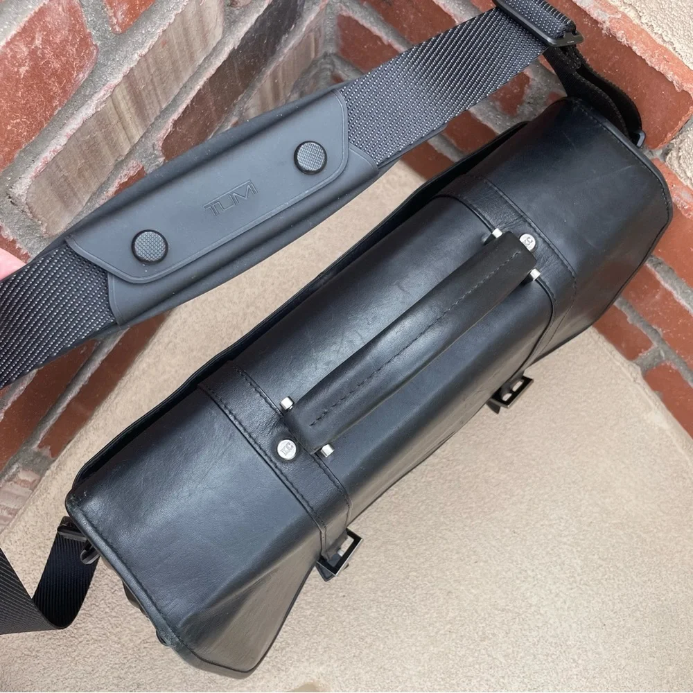 Kenneth Cole New York Large Vegan Briefcase with Laptop sleeve in Black